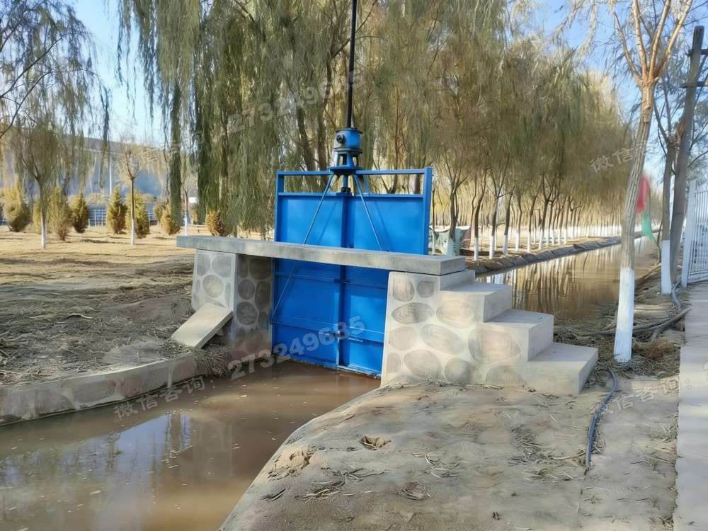 乐亭景观渠道蓝色闸门